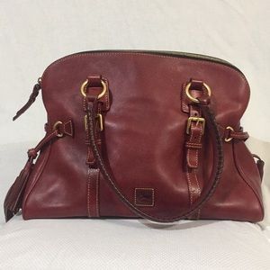 Dooney Bourke Burgandy purse.
